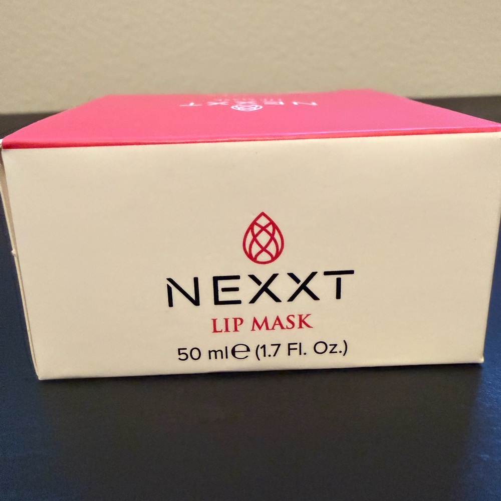 NWT Nexx Lip Mask